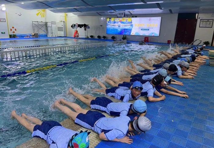 “泳”动人生——合肥经开实验学校三年级游泳课程纪实