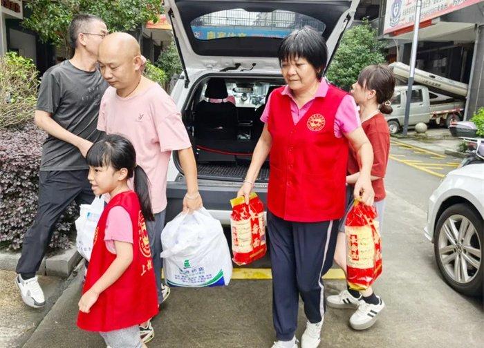 闻“汛”而动 抗洪一线的“娘家人”身影