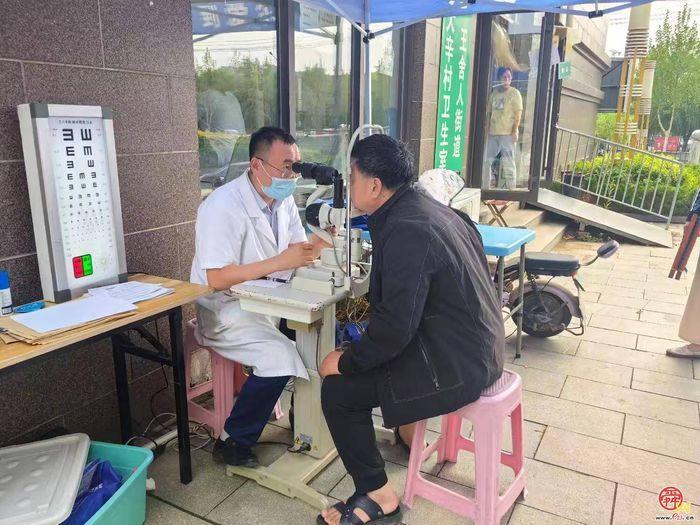 王舍人街道大辛庄村举办老年人查体活动