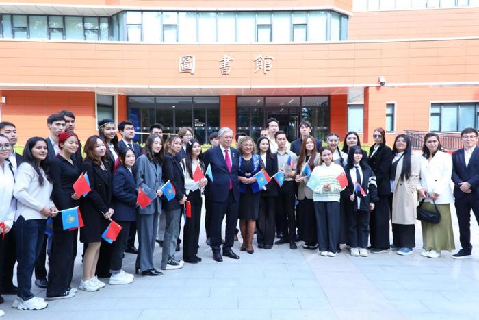 北京语言大学哈萨克斯坦分校揭牌仪式  在哈萨克斯坦总统府举行