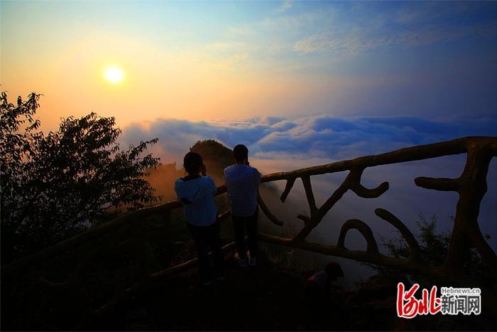 雨后太行山 云海美如画