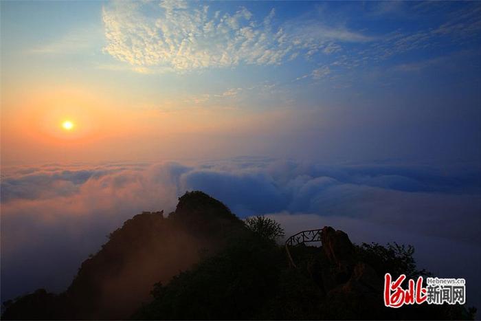 雨后太行山 云海美如画