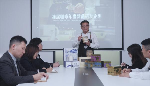 猫屎咖啡在香港成功上市，股票代码01869.HK