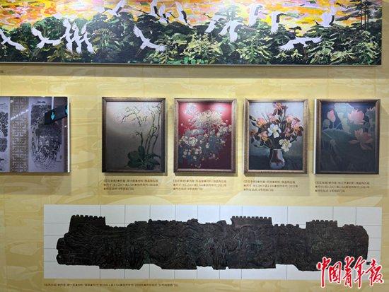 在北京，乘着地铁看壁画