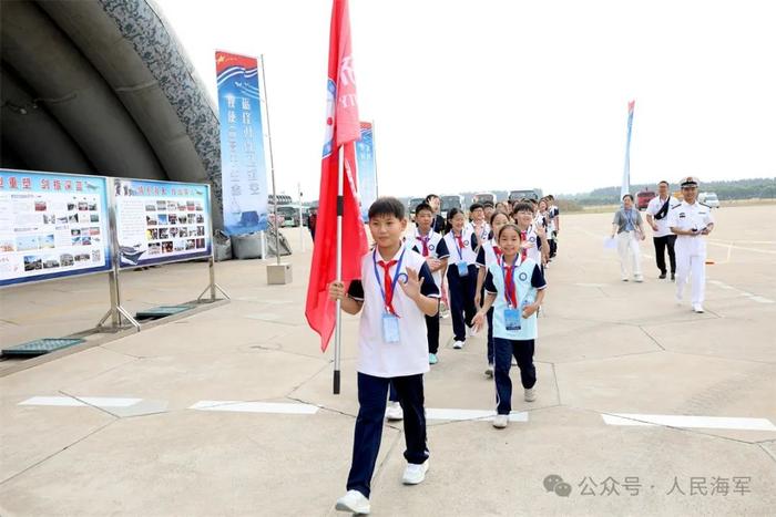 军营开放日 | “沉浸式”体验在海军飞行部队的一天