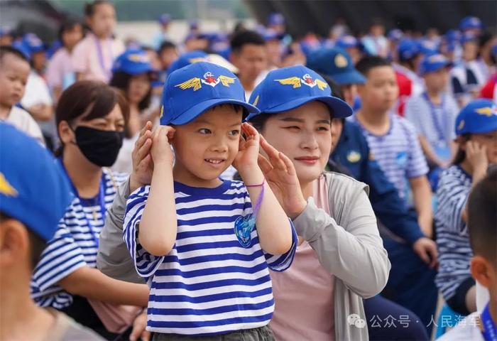 军营开放日 | “沉浸式”体验在海军飞行部队的一天