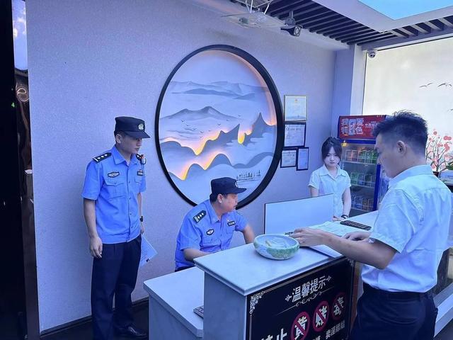 点亮夏夜平安灯！巨野警方全面启动夏夜治安巡查宣防行动