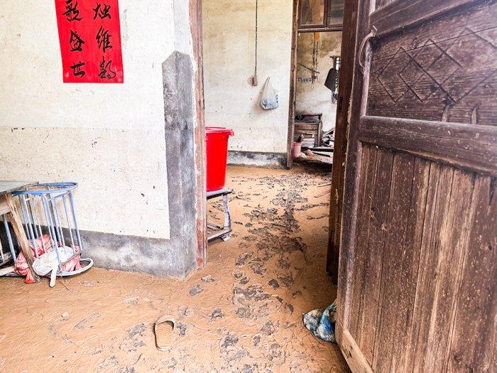 【图集】平江洪灾后：空气中充斥腥味，老城区仍未恢复供水供电
