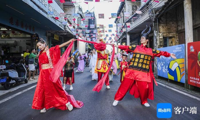 组图+视频丨牛魔王娶亲巡游在文昌锦山精彩上演