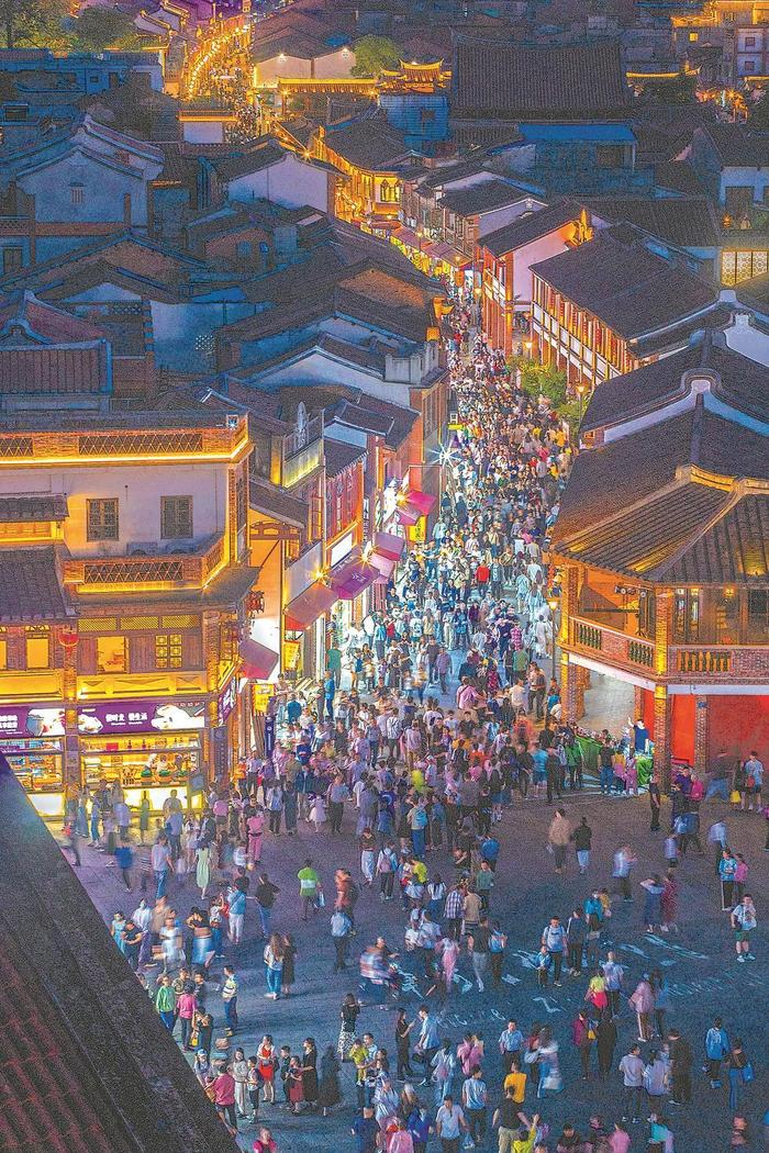 夜幕下的漳州古城 梁健 摄