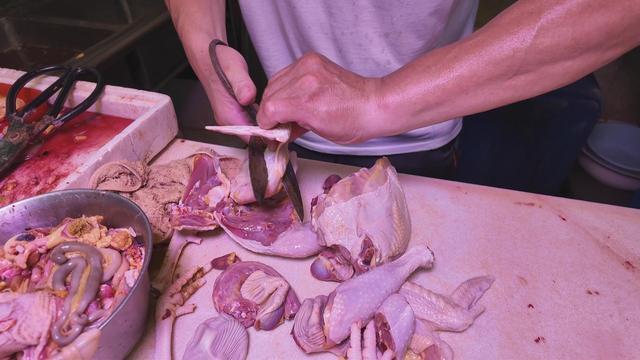 小暑宜食补，菜市场里黄鳝热销