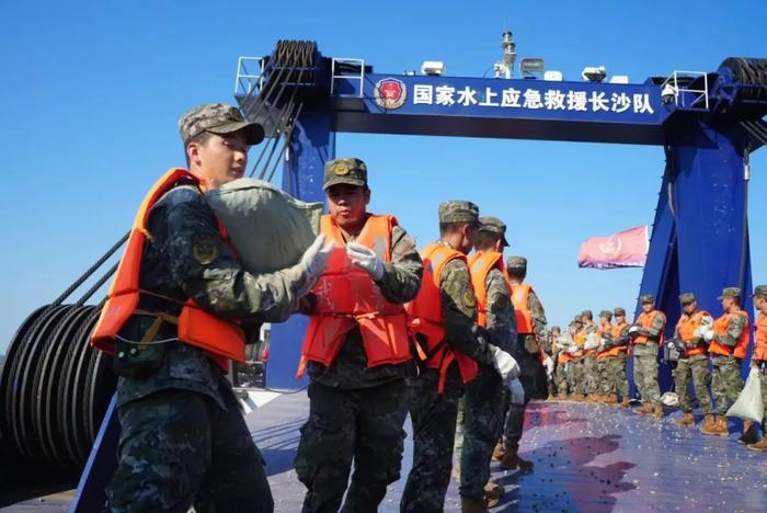 不负重托勇担当——武警湖南总队紧急驰援岳阳市华容县决堤抢险救援一线侧记