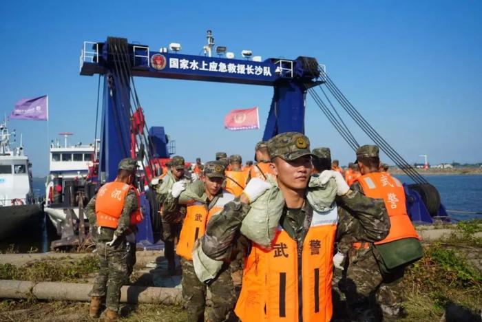 不负重托勇担当——武警湖南总队紧急驰援岳阳市华容县决堤抢险救援一线侧记