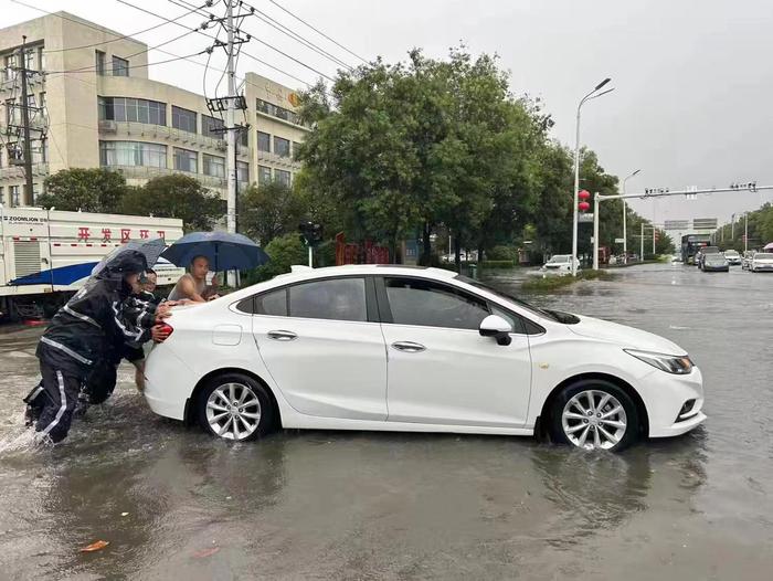 濮阳市公安局巡特警支队积极应对汛期安全防范工作