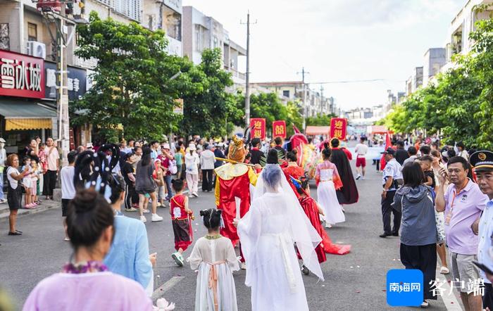 组图+视频丨牛魔王娶亲巡游在文昌锦山精彩上演