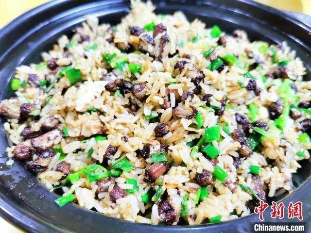 血鳝饭。图片来源:中新网