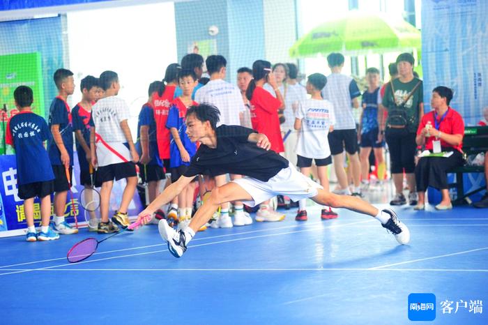 2024海南省大众羽毛球系列赛（保亭站）开赛