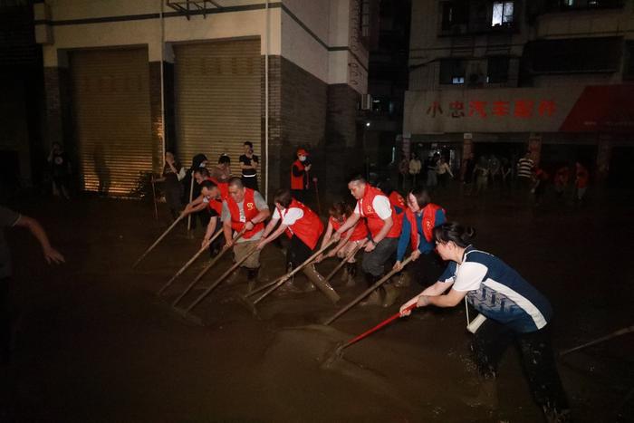 广西柳州市城中区总工会：闻“汛”而动，“清”出城市整洁畅通