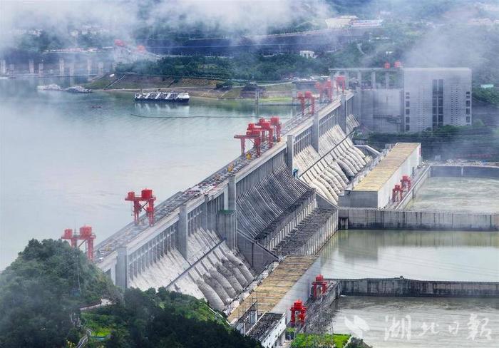 三峡大坝发挥调蓄功能 缓解下游防洪压力