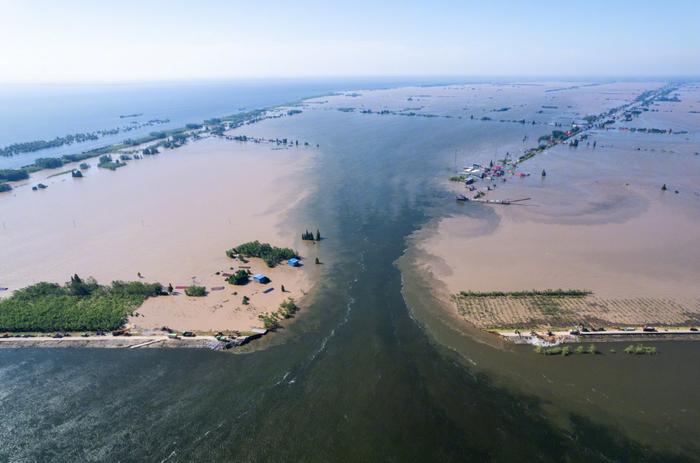 现场视频丨洞庭湖决堤口延伸至226米 水面落差0.1米