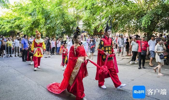 组图+视频丨牛魔王娶亲巡游在文昌锦山精彩上演