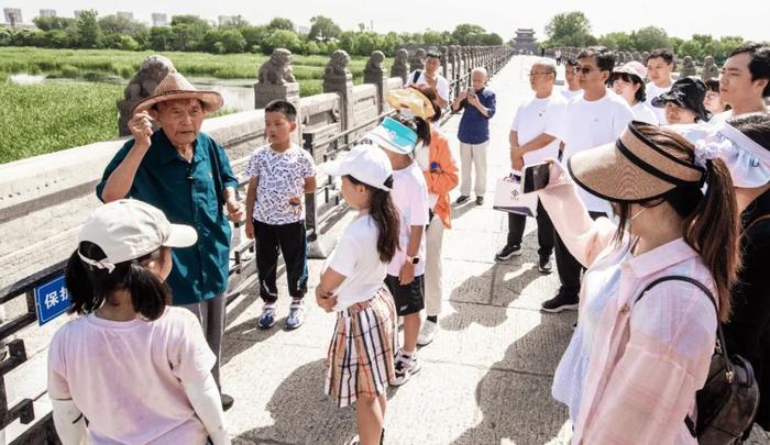 “真实的历史，必须向年轻人讲出来”……