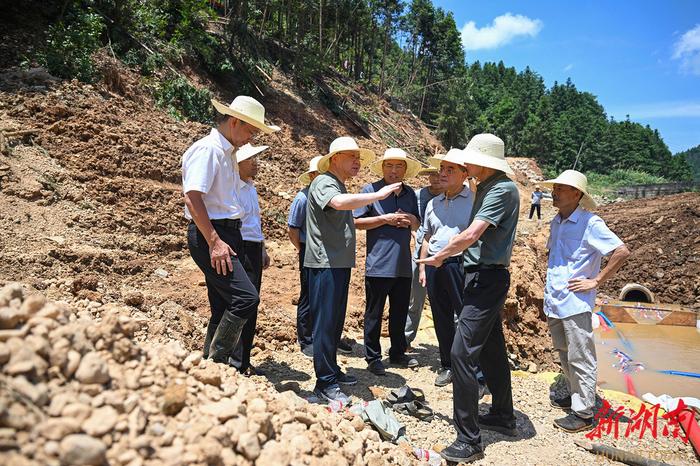 沈晓明赴岳阳市平江县督导九峰水库大坝渗漏险情处置工作