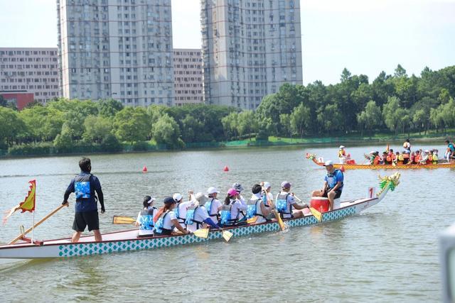 亲子运动、龙舟竞速、体能比拼、竞技攀岩……上海市民开启热“炼”一夏