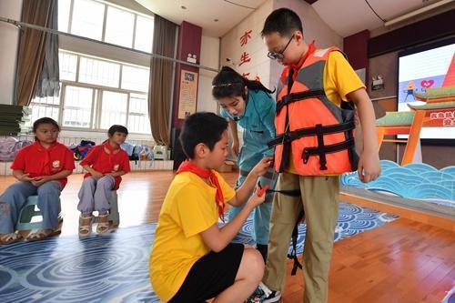 “安全课堂”确保平安度假期