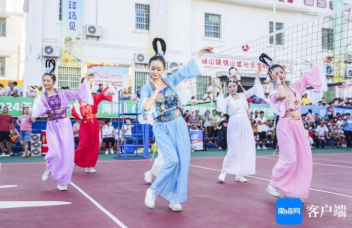 点燃锦山之夜！牛魔王娶亲、狮虎争霸……海南“村VA”现场锣鼓喧天