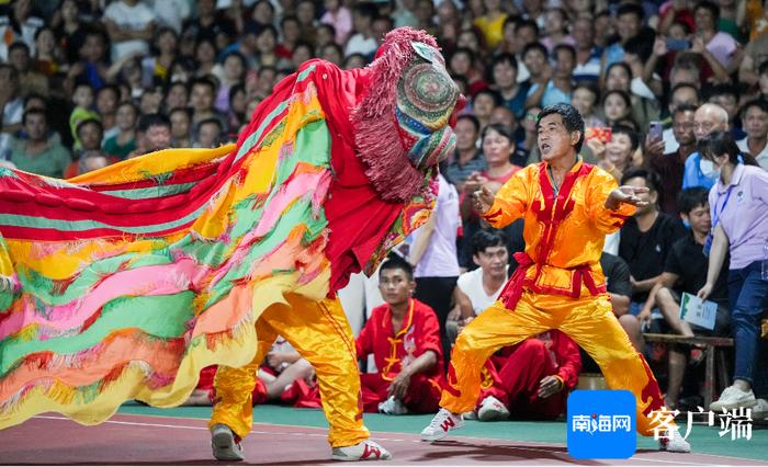 点燃锦山之夜！牛魔王娶亲、狮虎争霸……海南“村VA”现场锣鼓喧天