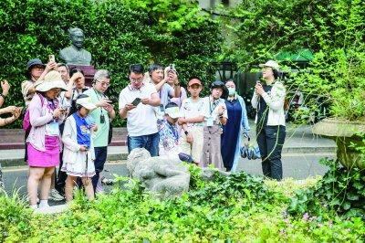 百位市民参观“中央大学旧址”