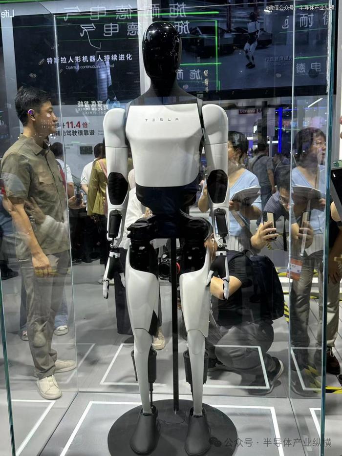 人形机器人，在上海爆发