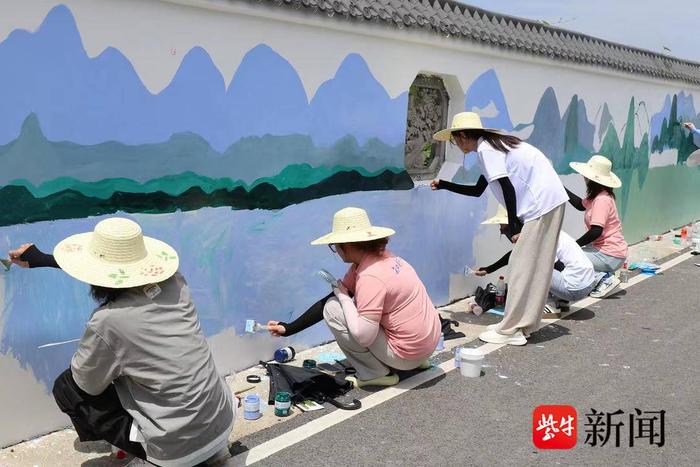 南京晓庄学院“志在美愿”服务实践团：用画笔点亮乡村