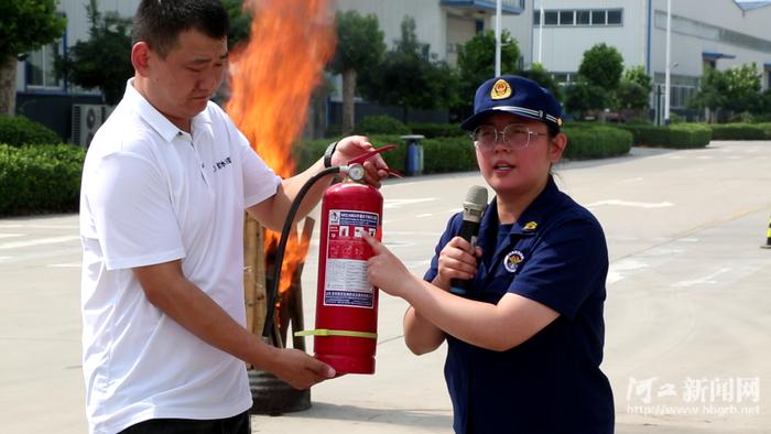 河北晨阳工贸集团开展消防灭火与疏散演练活动