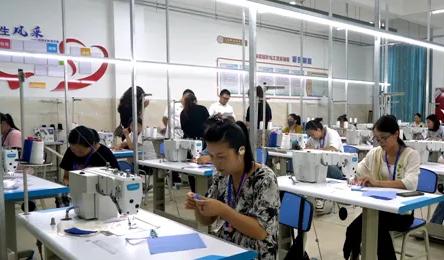 三台县首批鞋服产业企业员工岗前培训在绵阳乡村振兴学校结业