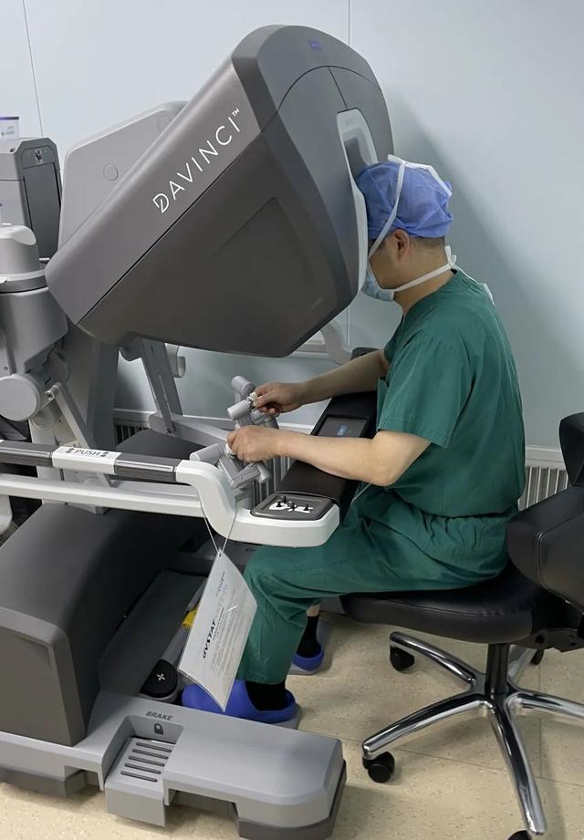 瑞金医院耳鼻喉科完成国内首个咽喉良恶性肿瘤经口单孔机器人手术真实世界研究