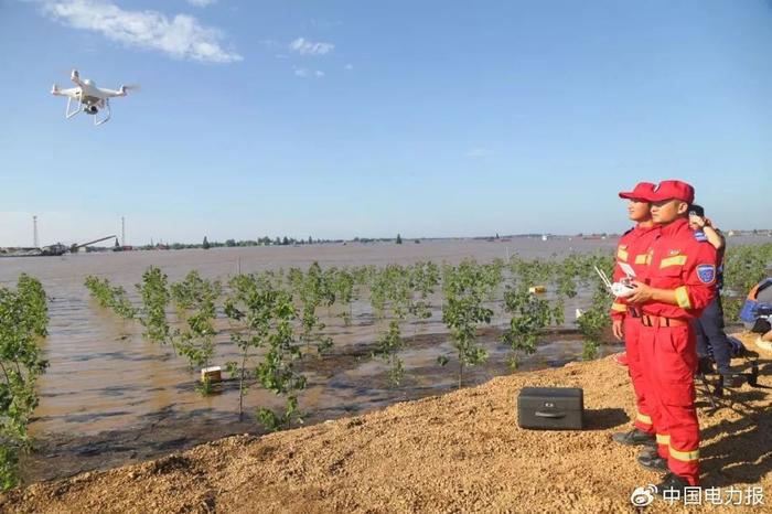 洞庭湖一线堤防决口 中国安能350人专业救援力量紧急驰援