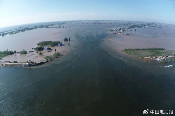 洞庭湖一线堤防决口 中国安能350人专业救援力量紧急驰援