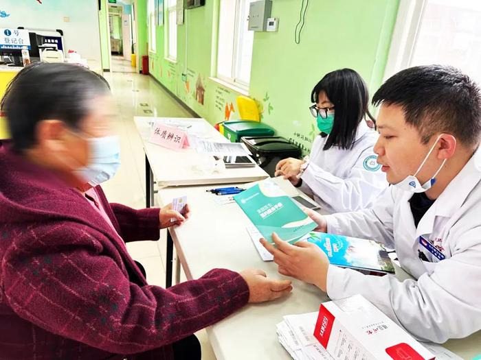 北京市顺义区北石槽镇推进“网格+健康”服务模式，让群众健康更有“医靠”