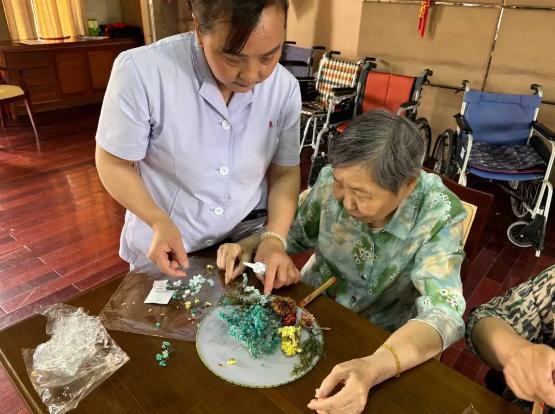 不惧高温酷暑热 城运职工守当“夏”