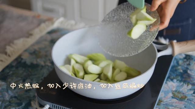 美食厨房丨丝瓜蛏子汤