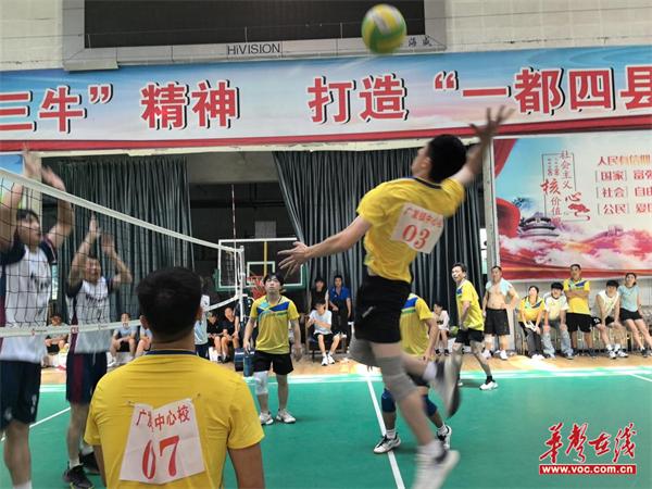 嘉禾县广发镇中心学校气排球比赛勇夺三连冠