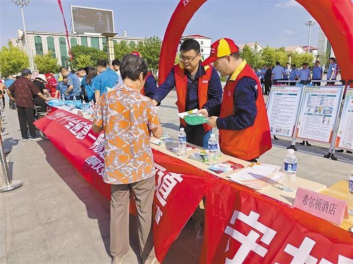 文安县开展 “安全生产月”咨询日宣传活动