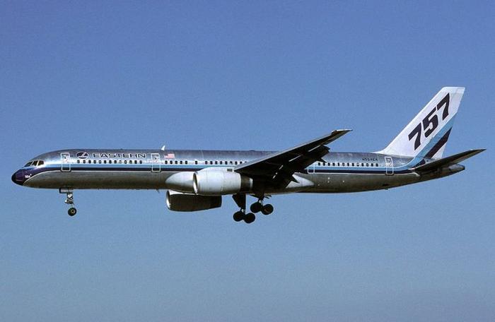半年内第 2 次，美联航一架机龄近 30 年的波音 757 飞机起飞时出现轮胎脱落