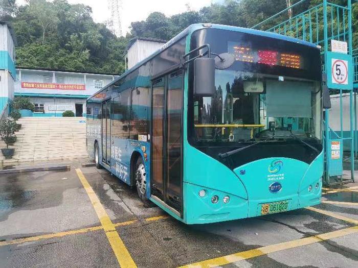 深圳公交M105线推出“暑期便民袋”服务