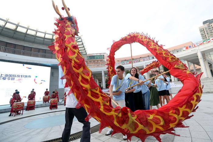 在城市行走中了解中国、感受魅力，上海国际友好城市青少年夏令营开营