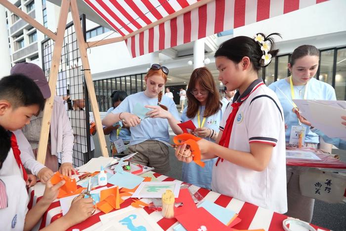 在城市行走中了解中国、感受魅力，上海国际友好城市青少年夏令营开营