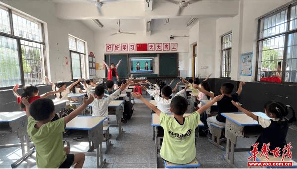 新宁县靖位乡中心学校：“扶光”课堂助力成长 志愿服务点亮未来