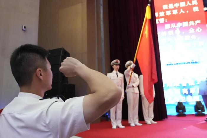 虎滩起航搏风浪，学成出鞘缚苍龙！海军大连舰艇学院隆重举行2024届学员毕业典礼